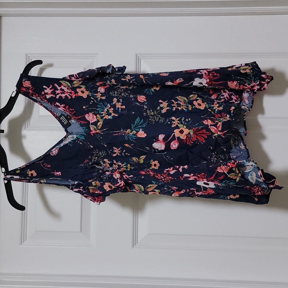 A.N.A   A New Approach Cold Shoulder Floral Asymmetrical Top sz Small